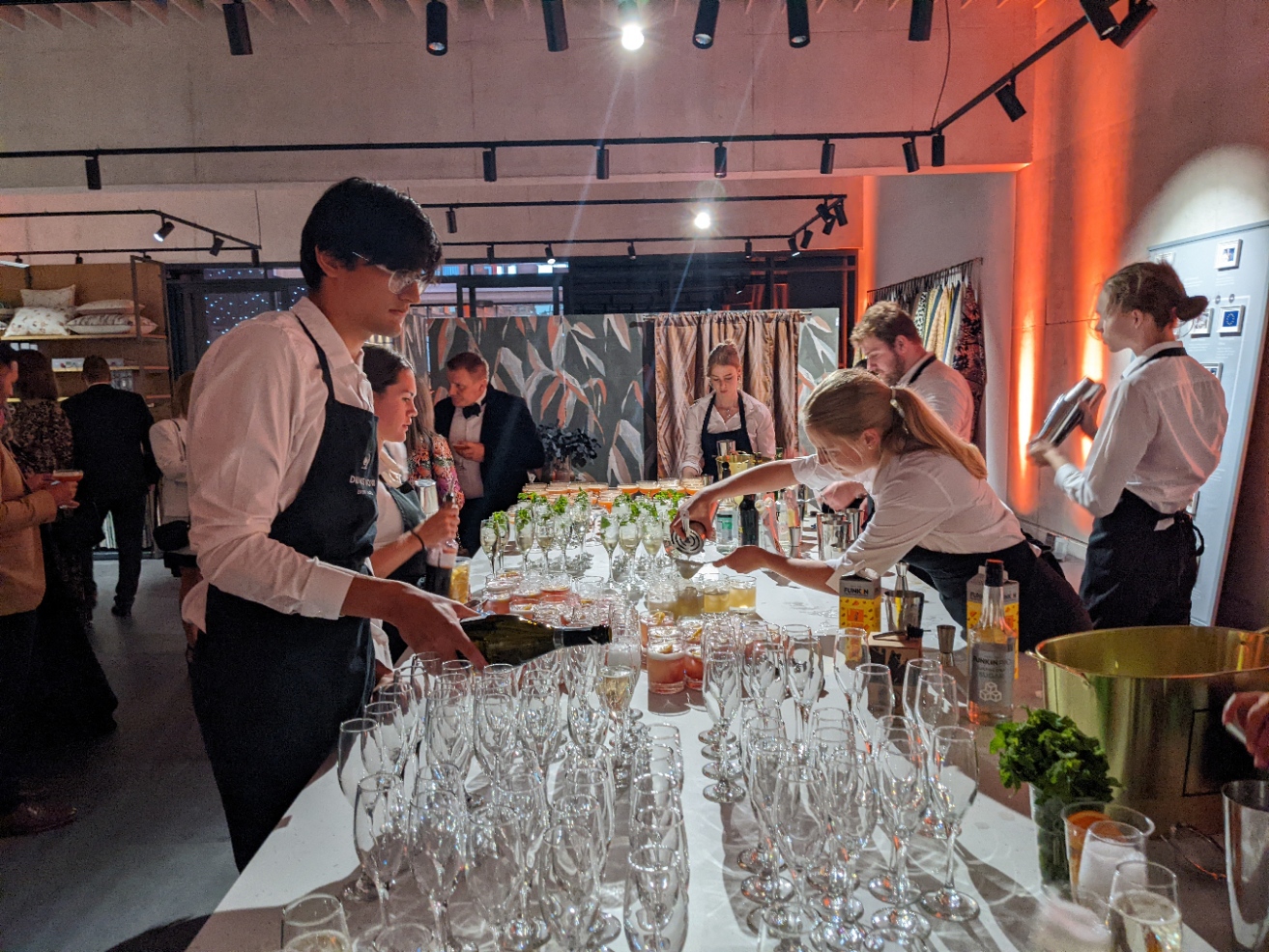 free bar unlimited drinks cocktails wedding